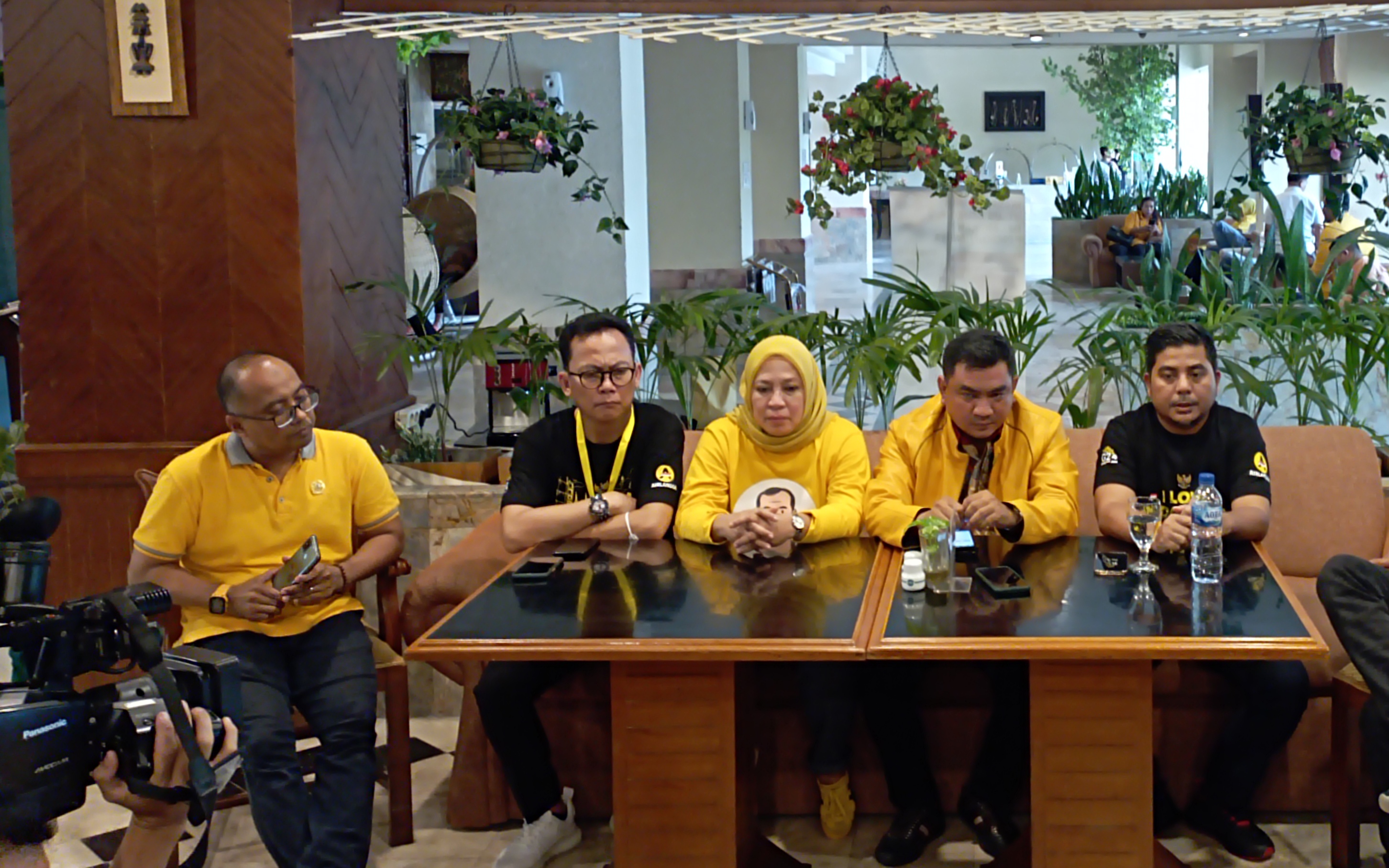 konferensi pers panitia tasyakuran dan konsolidasi fungsionaris partai Golkar Riau