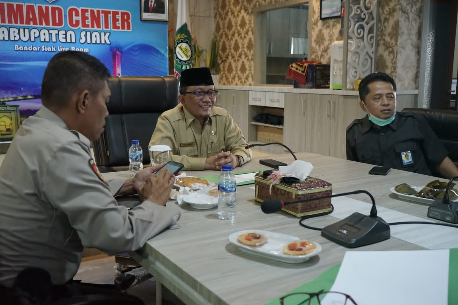 Sekda Siak, Arfan Usman saat rapat