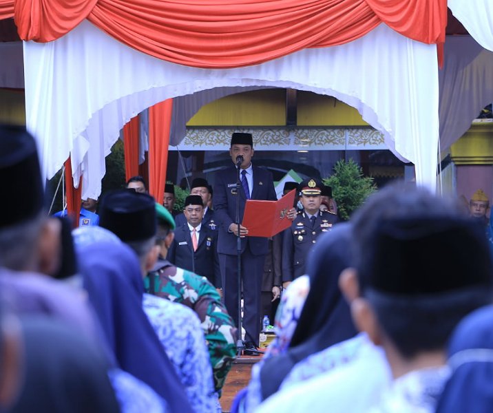 Pj Wali Kota Pekanbaru Muflihun saat upacara Hari Pahlawan di halaman MPP Pekanbaru, Kamis (10/11/2022). Foto: Istimewa.