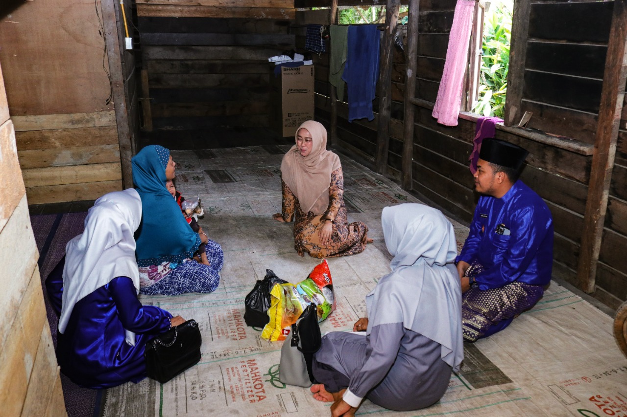 Kunjungan Dekranasda Siak bantu masyarakat kurang mampu