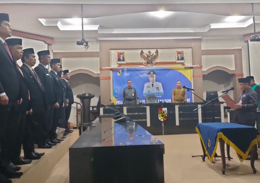 Kepala BKPSDM Pekanbaru Baharuddin saat melantik sebelas pejabat eselon III di ruang Multimedia MPP, Selasa (15/11/2022). Foto: Istimewa.