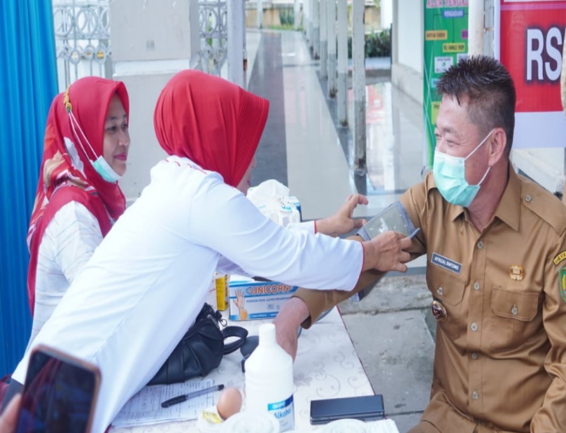 Bupati Rohil, Afrizal Sintong periksa kesehatan