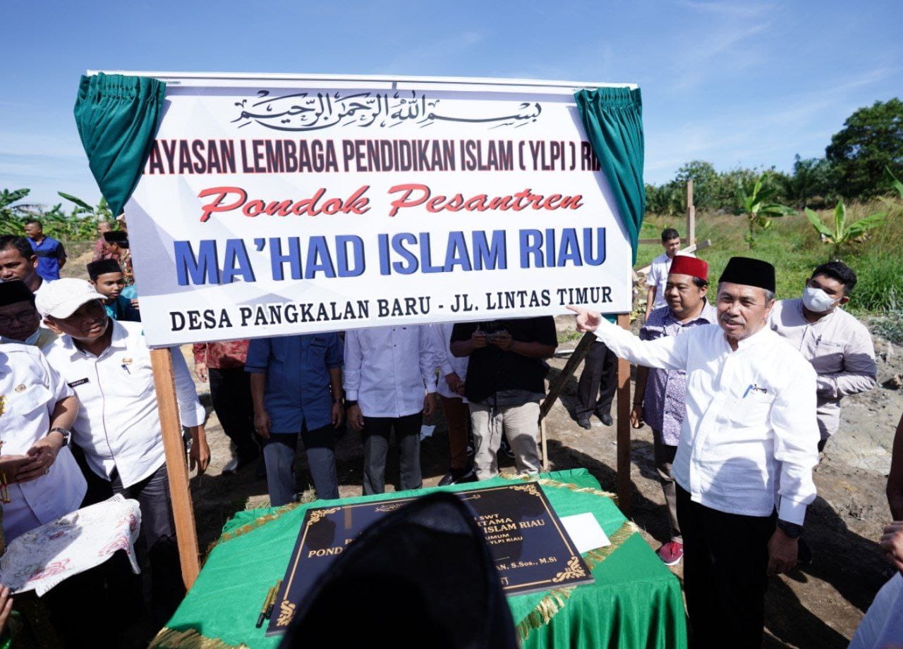 Gubri Syamsuar hadiri acara peletakan batu pertama pembangunan Ponpes di Kampar