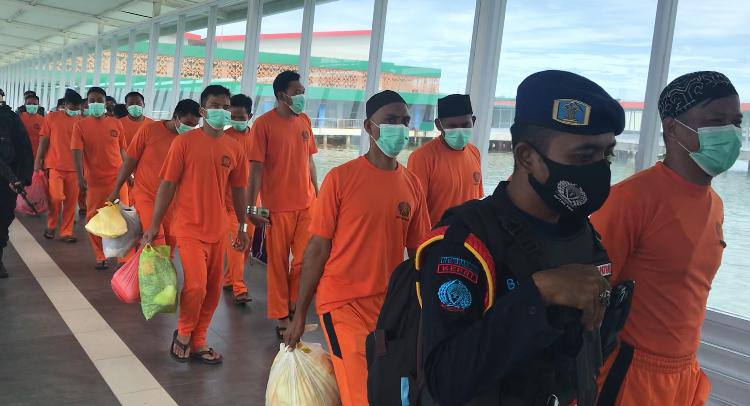 Proses pemindahan napi dari Rutan Tanjungpinang