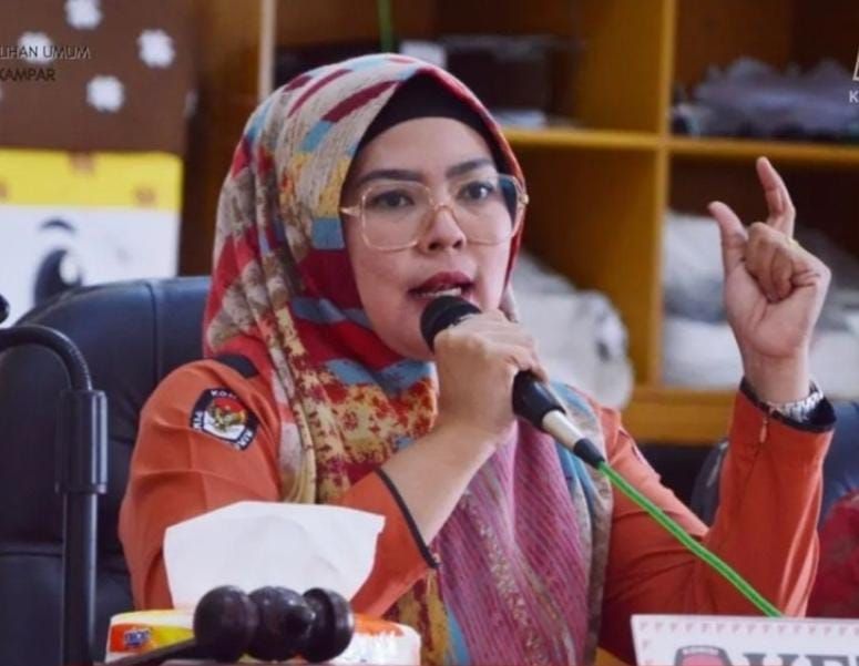 Ketua KPU Kampar, Maria Aribeni