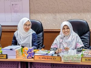 Anggota Komisi II DPRD Riau saat RDP dengan Disperindagkop UKM
