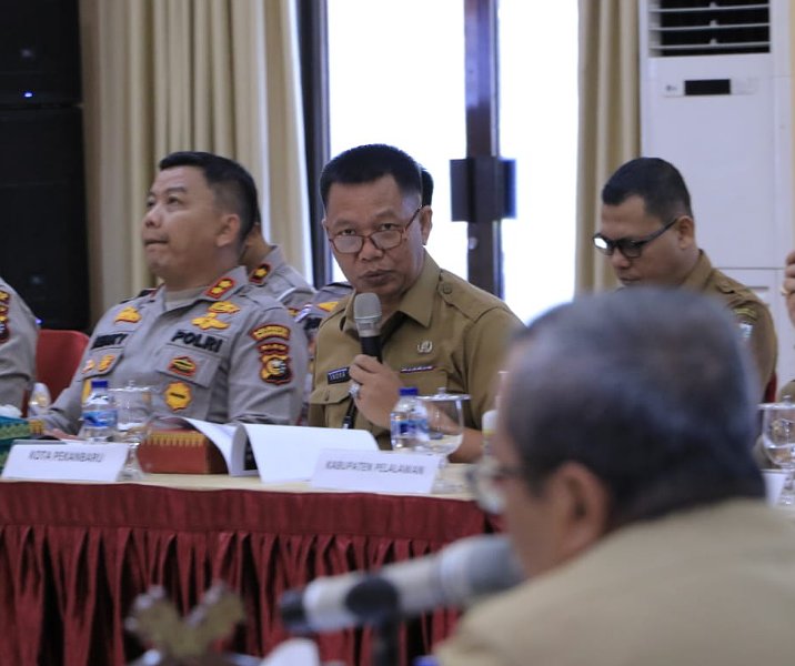 Plt Sekdako Pekanbaru Indra Pomi Nasution saat rapat rencana Tour de Siak di Balai Serindit, Selasa (22/11/2022). Foto: Istimewa.