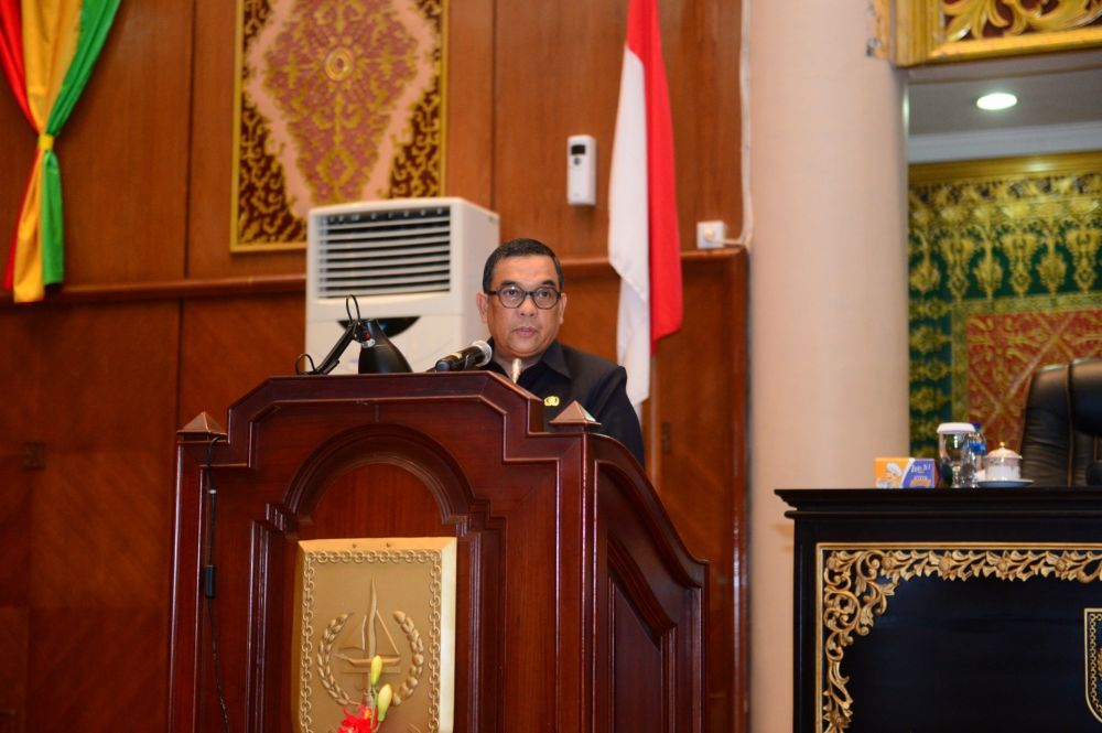 Wagubri Edy Natar di Paripurna DPRD Riau