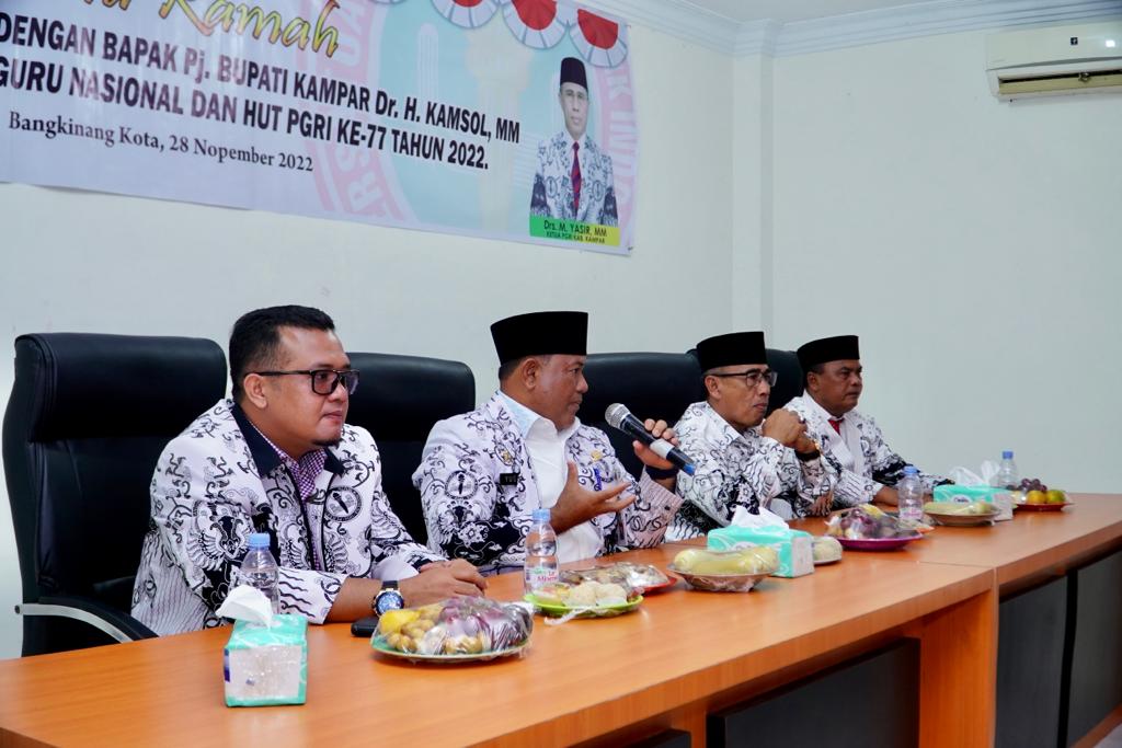 Diskusi Sekda Kampar, Yusri dengan perwakilan guru