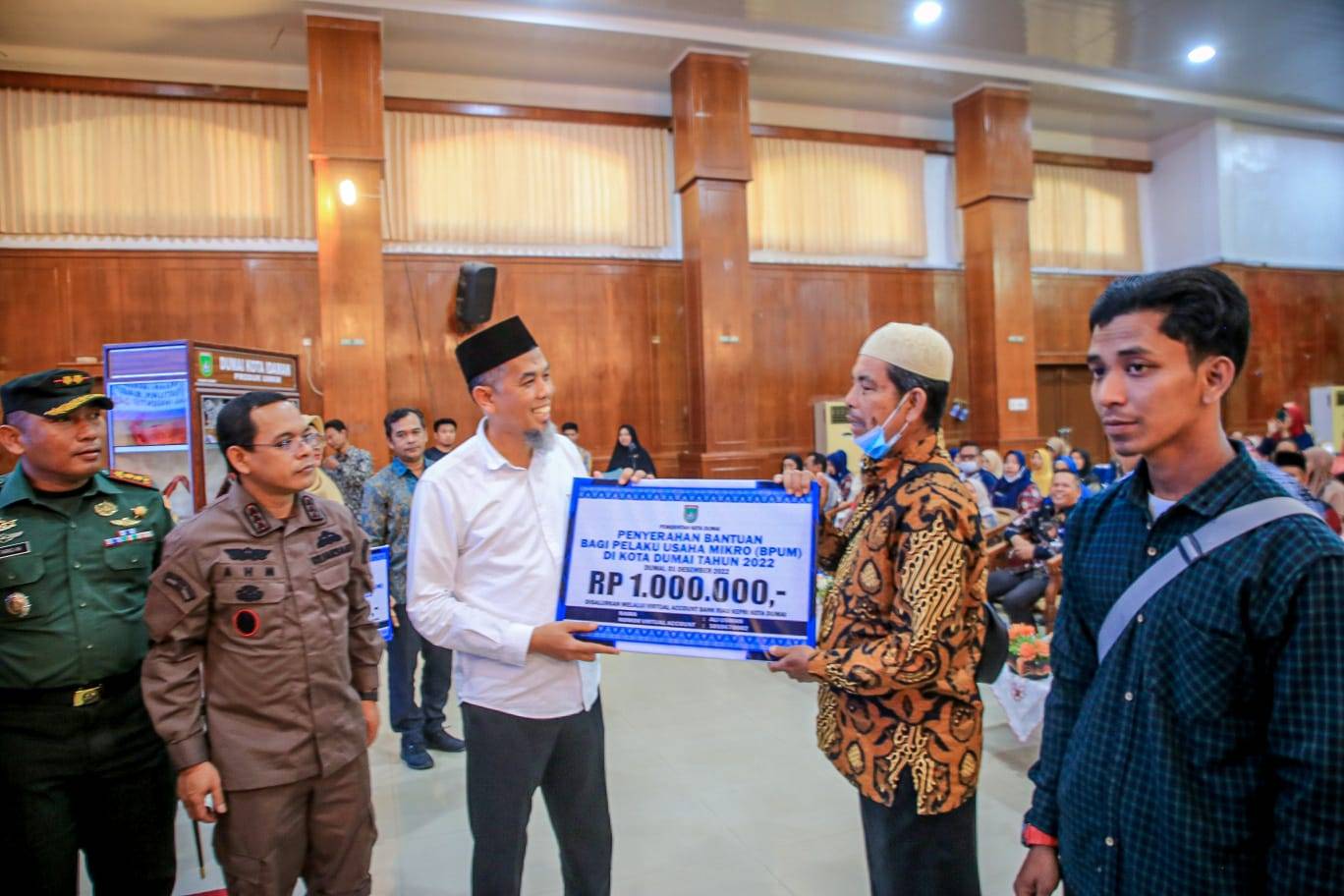 Penyerahan bantuan secara simbolis