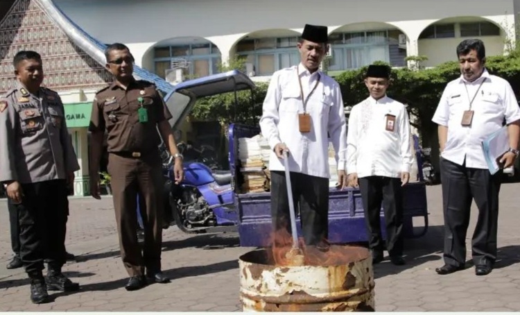 Kemenag Sumbar Pemusnahan buku nikah