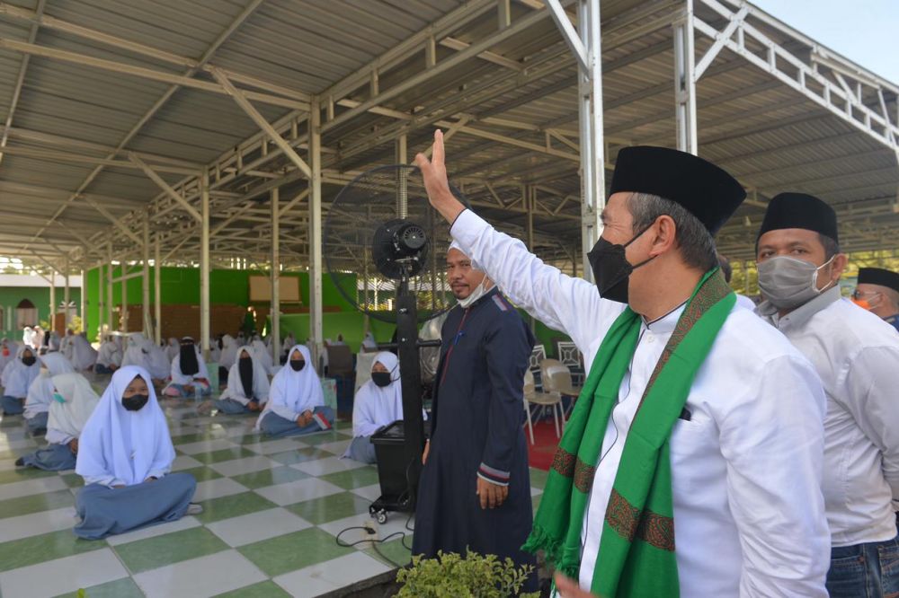 Gubri Syamsuar saat kunjungi Pondok Pesantren belum lama ini