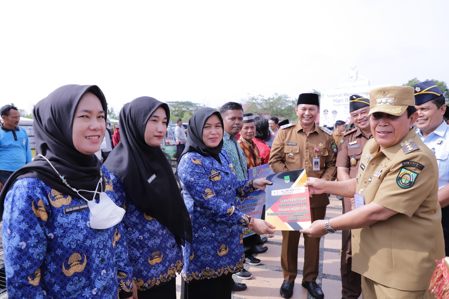 Penyerahan SK PNS pemkab Rohul