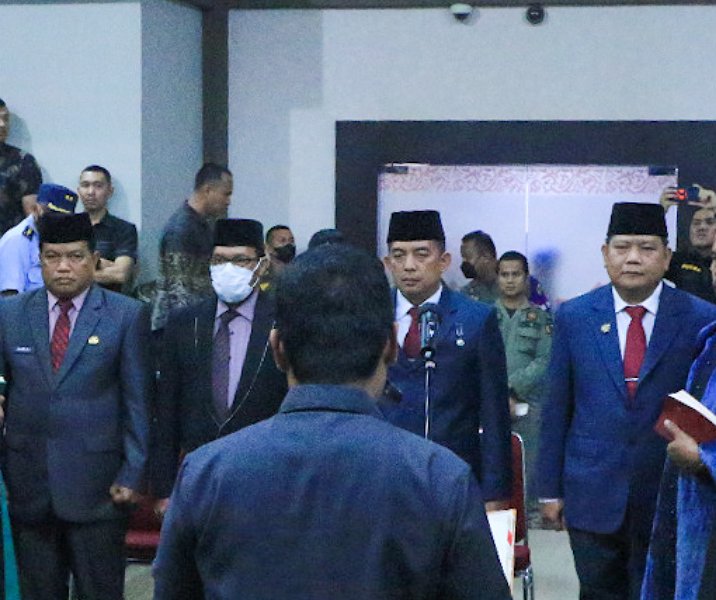 Empat kepala OPD saat dilantik Pj Wali Kota Pekanbaru Muflihun di ruang Multimedia MPP, Kamis (5/1/2023). Foto: Istimewa.