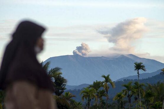 Gunung Marapi saat erupsi