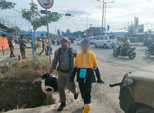 Badut yang ditindak Satpol PP Kota Padang