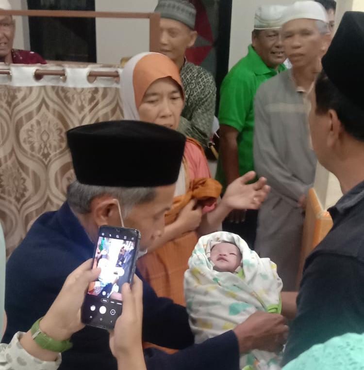 bayi yang ditemukan jamaah musala (Foto:Padangkita)