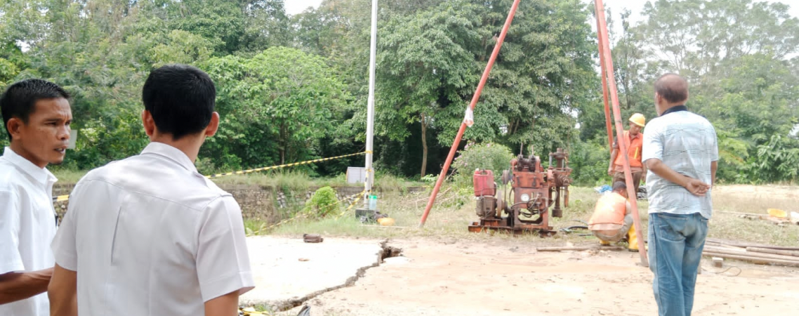 Pembangunan jembatan darurat di Pulau Bungin Kuantan Tengah