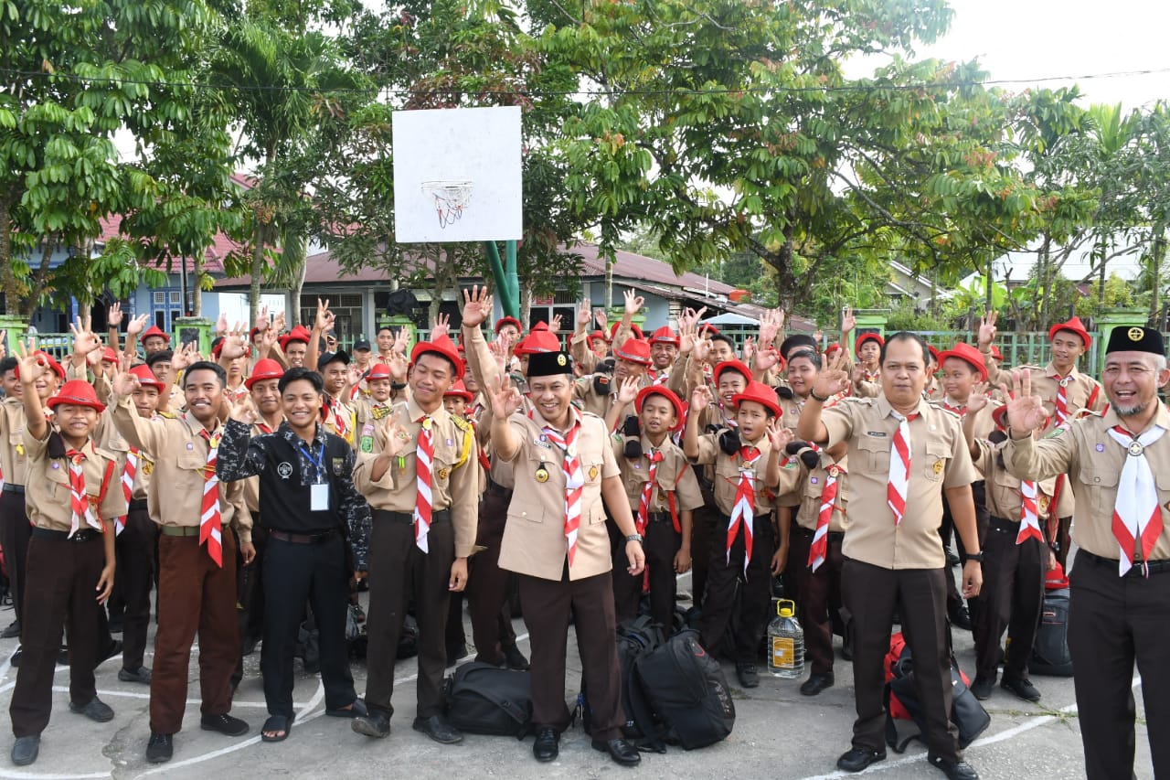 Wabup Bengkalis bersama anggota Pramuka