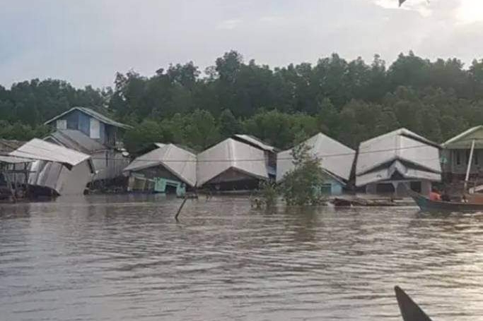 Rumah yang terdampak banjir rob di Inhil