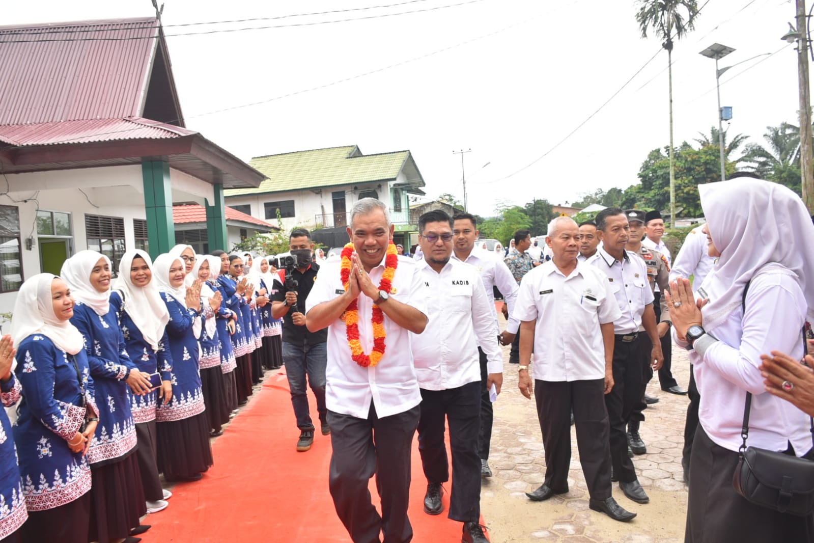 Pj Bupati Kampar, Dr Kamsol tiba di Puskesmas Kuok