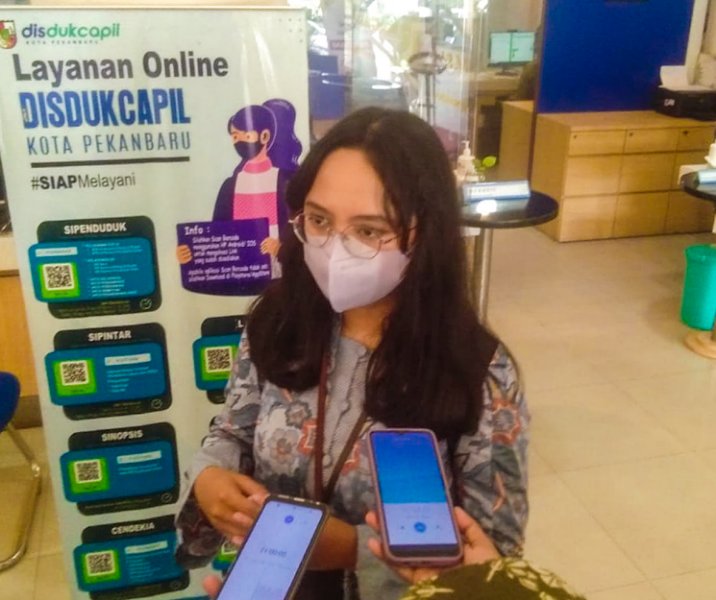 Analis Kebijakan Ahli Pratama Kemenpan RB Ayu Isti di Kantor Disdukcapil Pekanbaru, Kamis (26/1/2023). Foto: Istimewa.