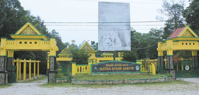 Gerbang masuk Tahura Sultan Syarif Hasyim