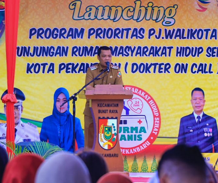 Pj Wali Kota Pekanbaru Muflihun saat meresmikan program Kurma Manis di Puskemas Sapta Taruna, Senin (30/1/2023) petang. Foto: Istimewa.