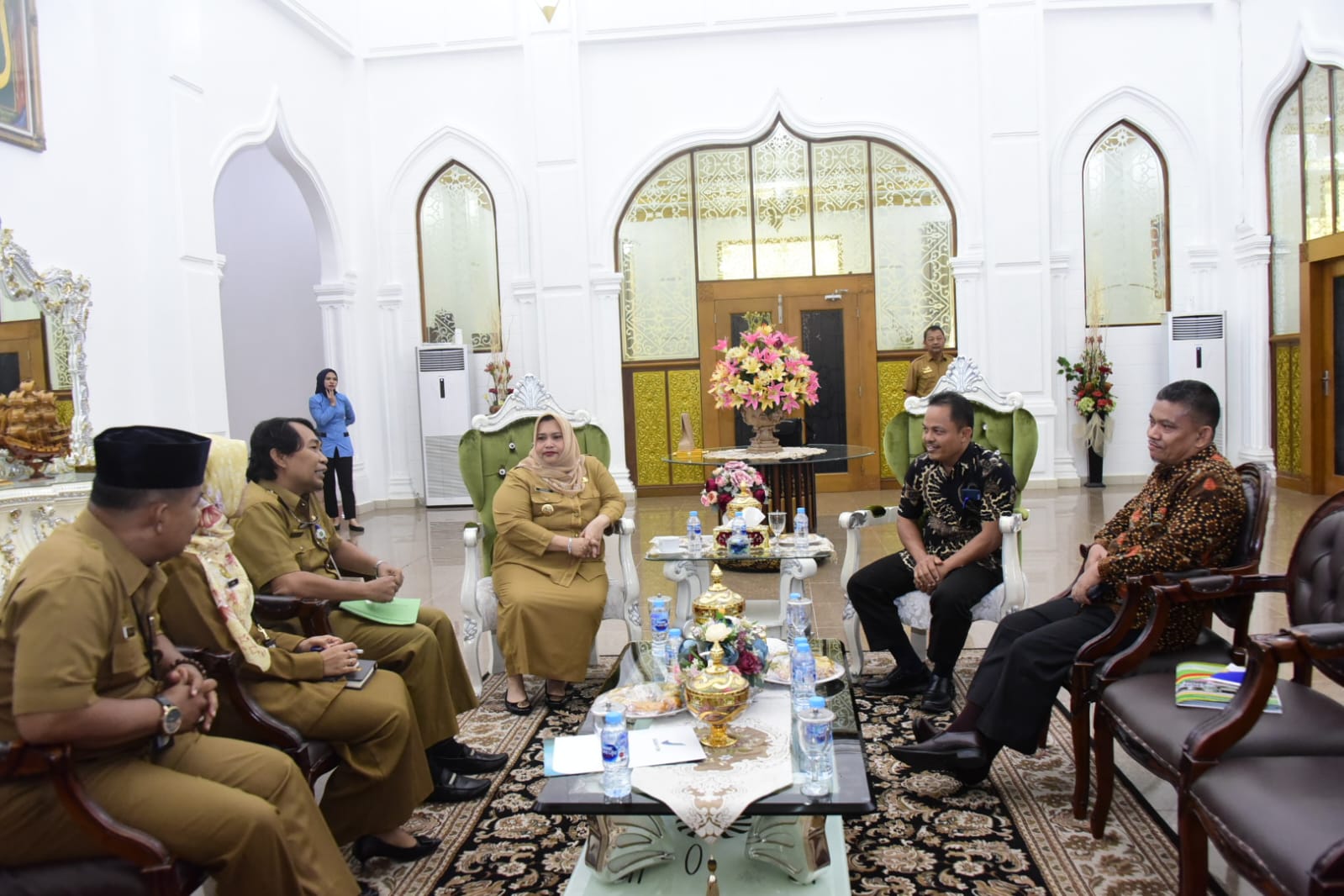 Pertemuan Dekan Fakultas Tarbiyah dan Keguruan UIN Suska Riau dengan Bupati Kasmarni
