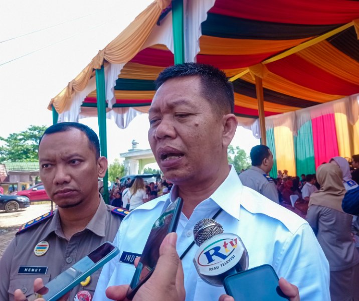 Pj Sekdako Pekanbaru Indra Pomi Nasution bersama Kepala BPN Pekanbaru Memby. Foto: Surya/Riau1.
