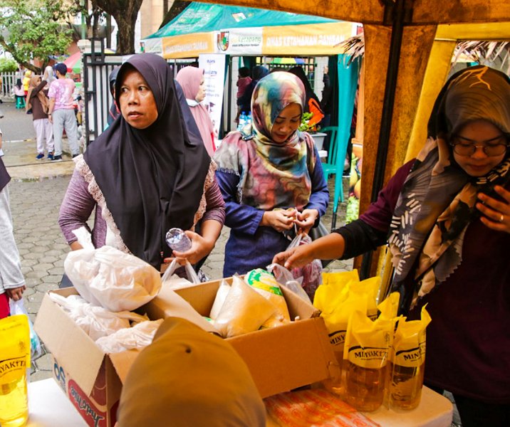 Produk MinyaKita dijual di Pasar Murah di Pekanbaru. Foto: Istimewa.