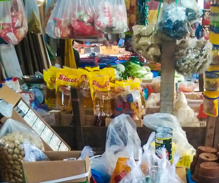 Dagangan minyak goreng di salah satu pasar tradisional di Pekanbaru. Foto: Istimewa.