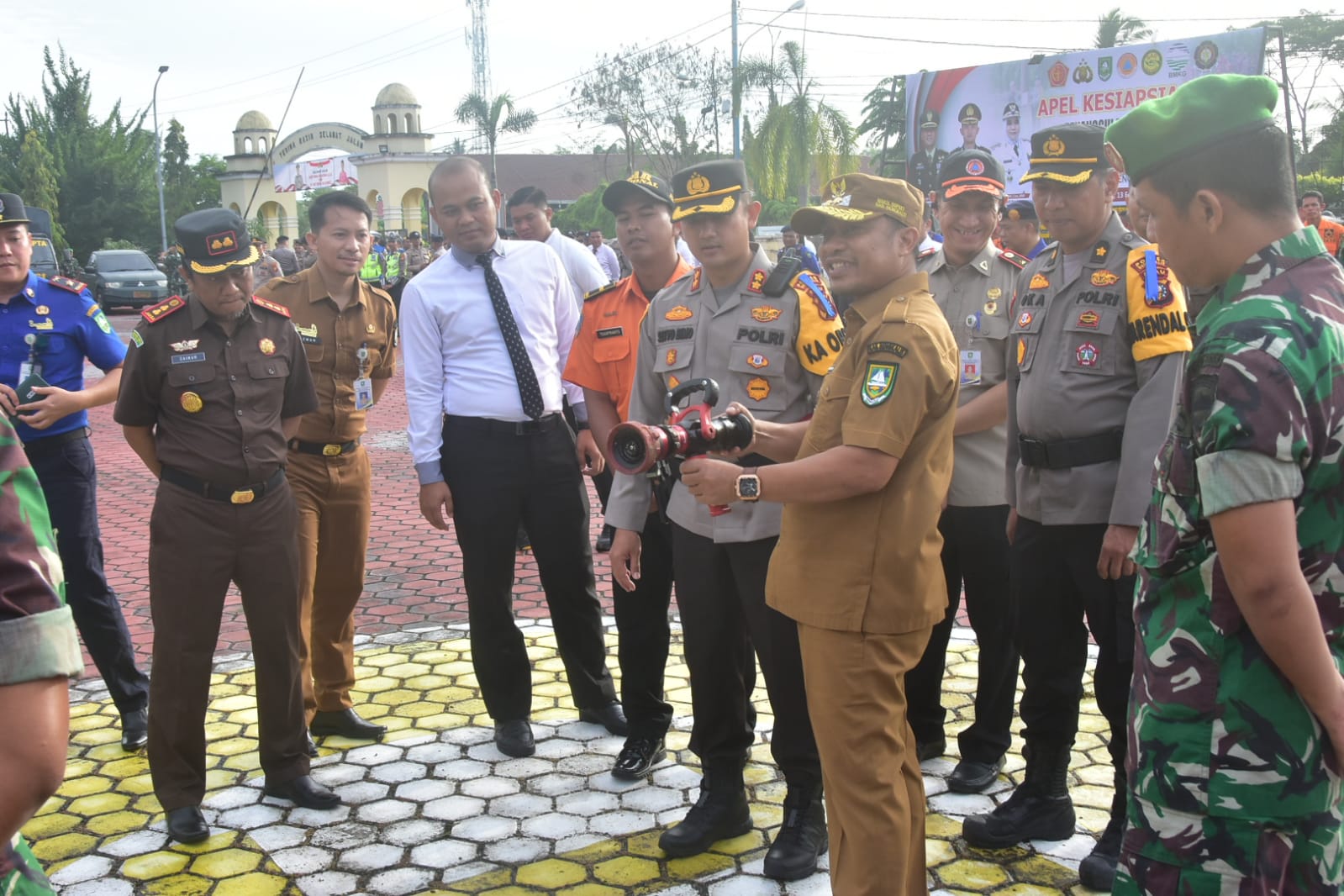 Wabup Bengkalis, Bagus Santoso tinjau peralatan penanggulangan karhutla