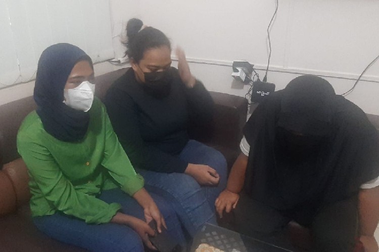 Tiga wanita yang mengaku disekap/ foto: Batamnews