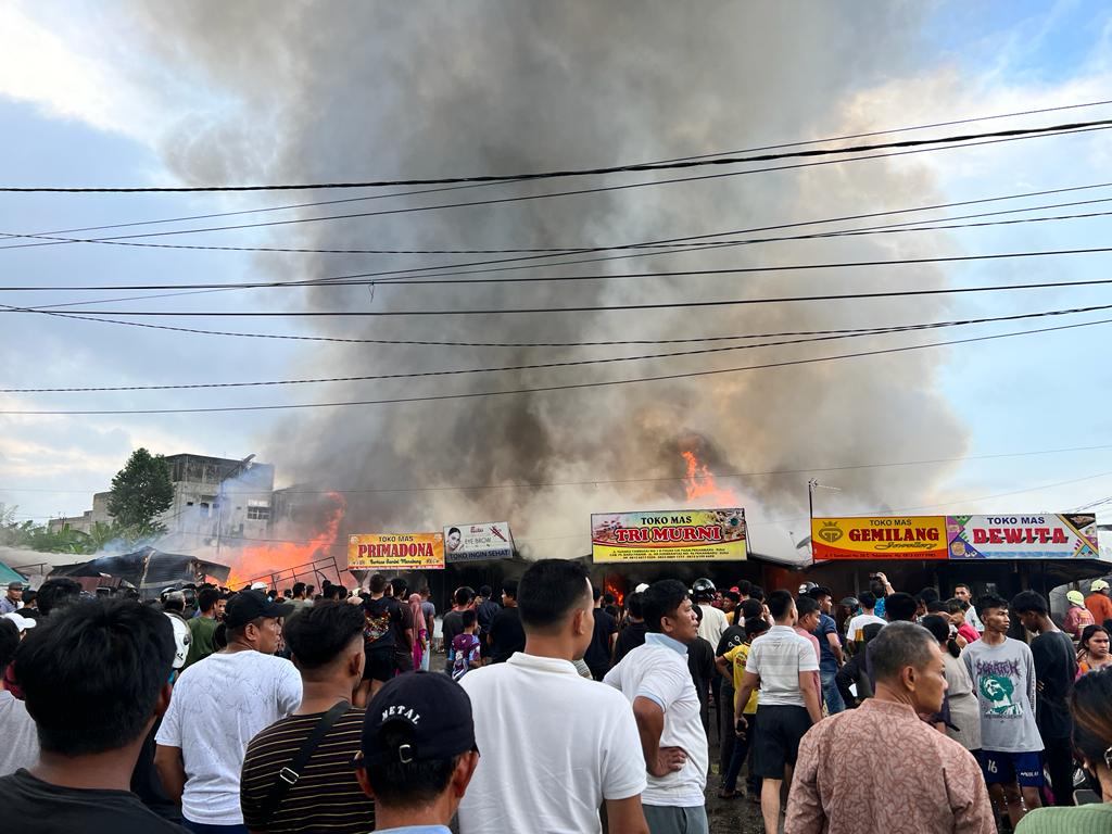 Api membara hanguskan kios di Pasar Cikpuan Pekanbaru