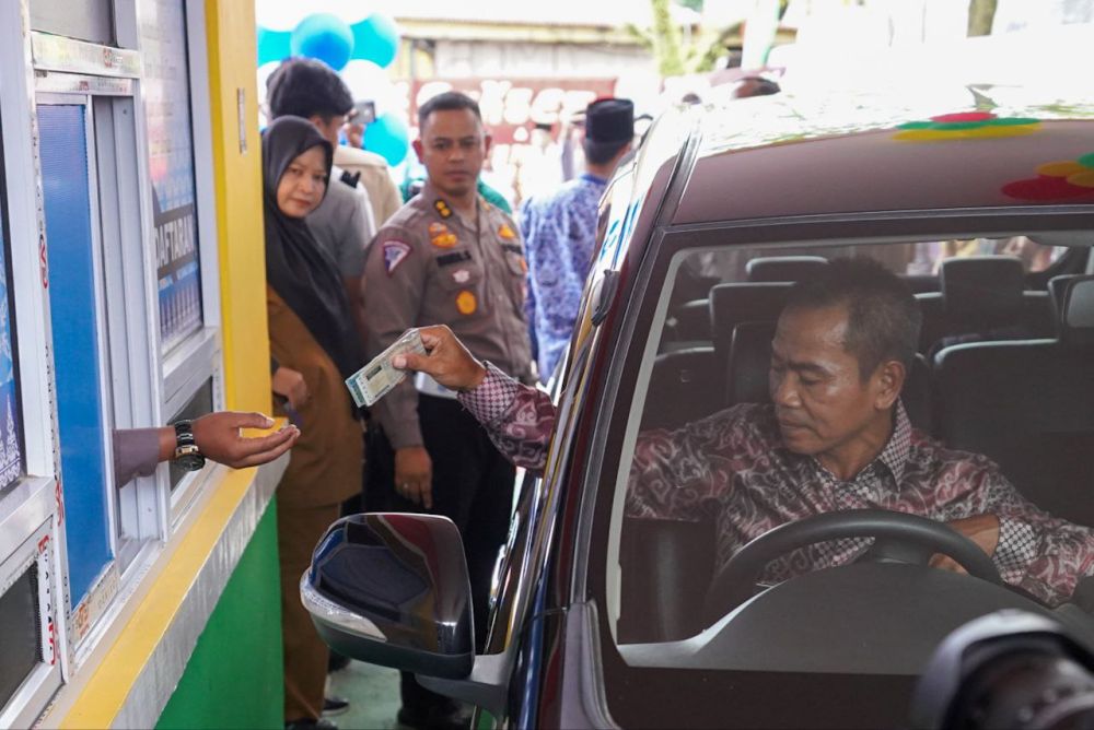 Saat peresmian Samsat Drive Thru Pangker