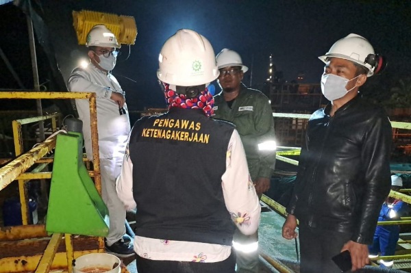 Tim investigasi Dinas Tenaga Kerja dan Transmigrasi Provinsi Riau