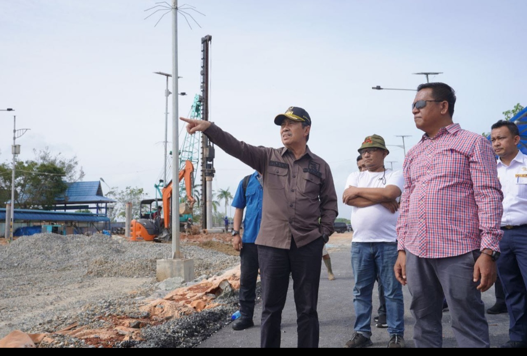 Gubri Syamsuar tinjau pembangunan infrastruktur