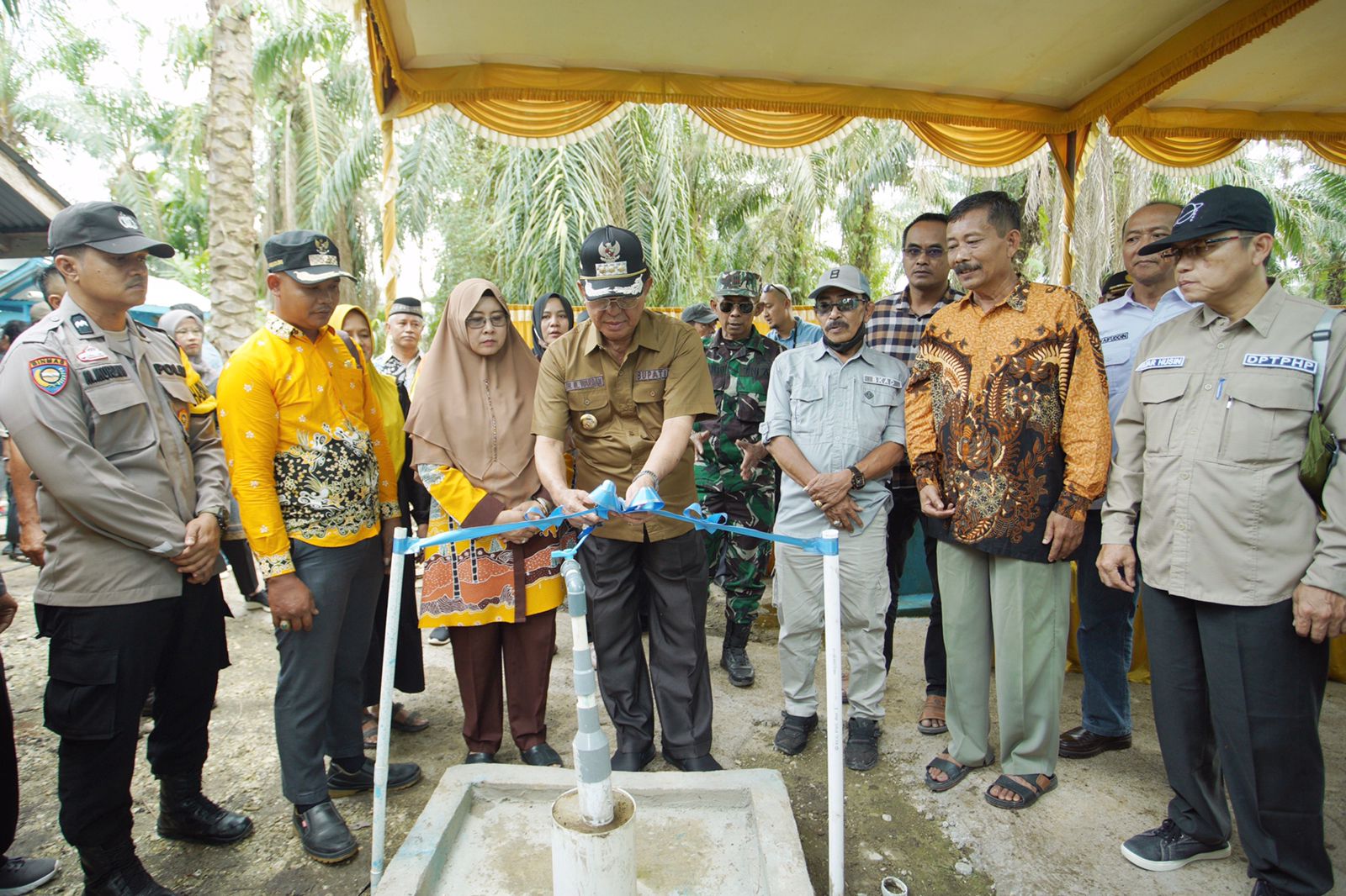 Bupati Inhil, HM Wardan resmikan penggunaan irigasi mata air dangkal