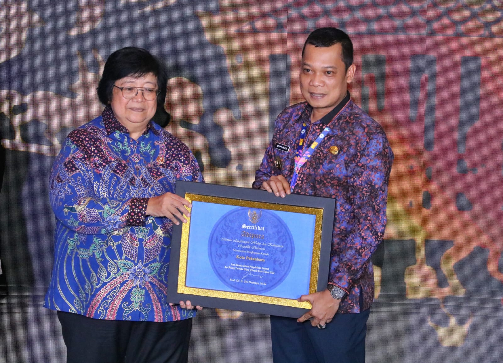 Kerja Keras Berbuah Manis, Pekanbaru Terima Sertifikat Adipura dari Menteri LHK.