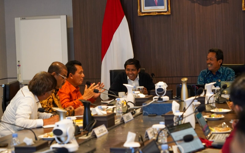 Pertemuan Menteri KKP dengan Gubernur Kepri, Ansar Ahmad