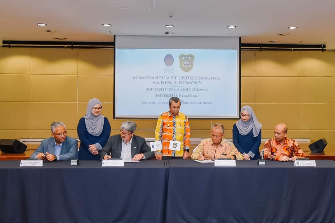 Penandatanganan kerja sama UIR dengan UTP Malaysia