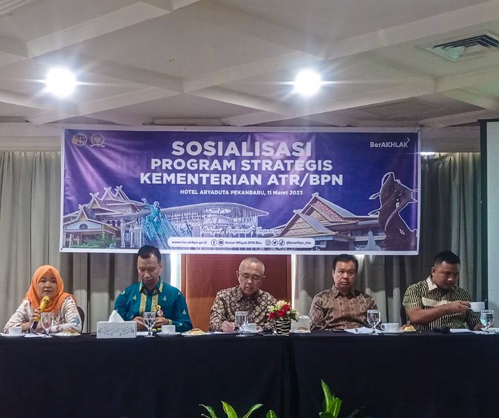 Kabid Pemetaan dan Penanganan Konflik Pertanahan Dinas Pertanahan Pekanbaru Mayli Fadhilah dalam Sosialisasi Program Strategis Kementerian ATR/BPN di Hotel Aryaduta, Sabtu (11/3/2023). Foto: Surya/Riau1.