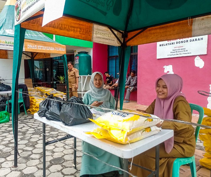 Pasar murah digelar Pemko Pekanbaru di halaman kantor PMI (eks Kantor Disketapang), Jalan Cut Nyak Dien. Foto: Surya/Riau1.