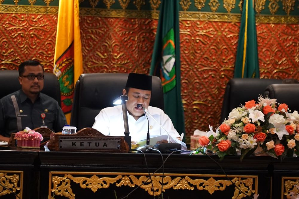 Ketua DPRD Riau, Yulisman Pimpin Rapat Paripurna