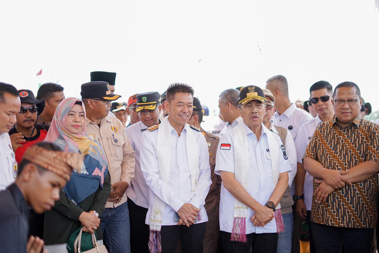 Gubri Syamsuar tinjau panen raya padi di Rimba Melintang Rohil