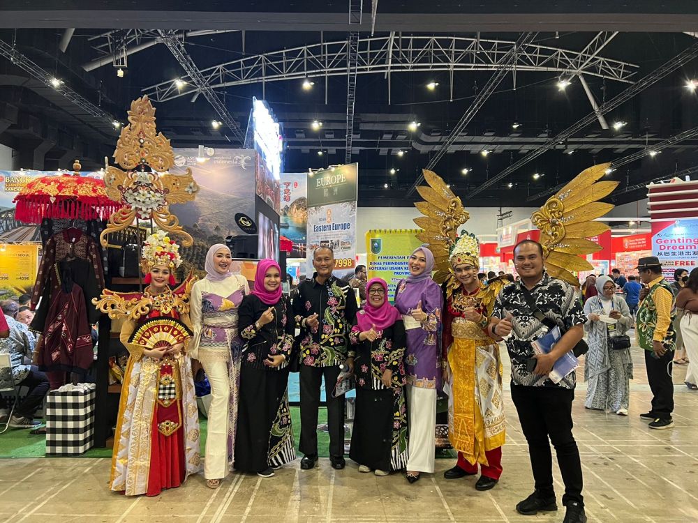 Peserta Bazar Matta Fair dari Disperindag Riau