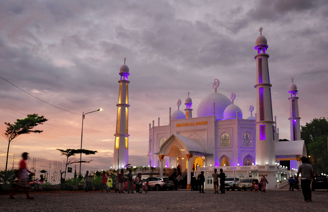 Masjid Al-Hakim di Kota Padang