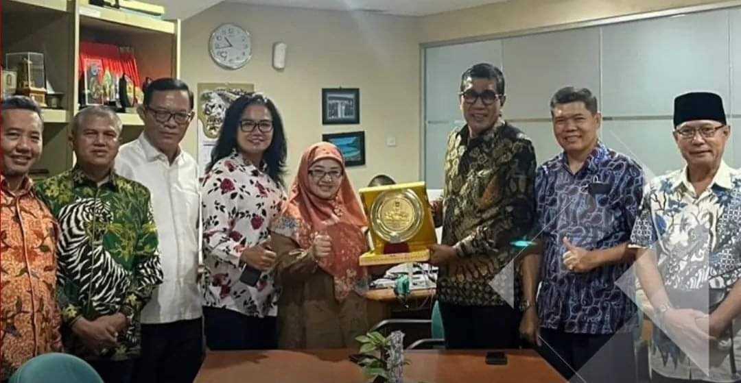 Rombongan  Komisi IV DPRD Provinsi Riau saat kunjungan observasi di DPRD DKI Jakarta.