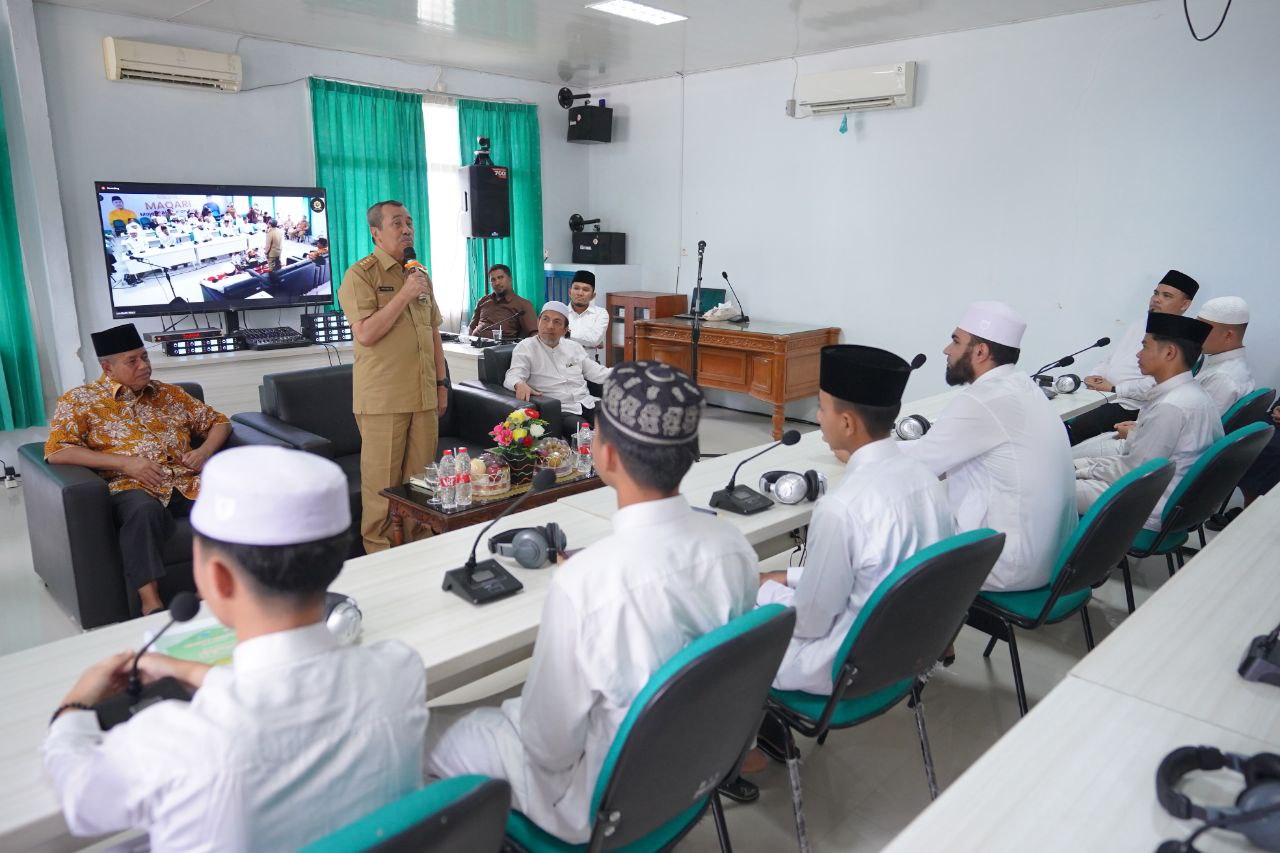 Gubernur Riau, Syamsuar saat tinjau siswa Maqari